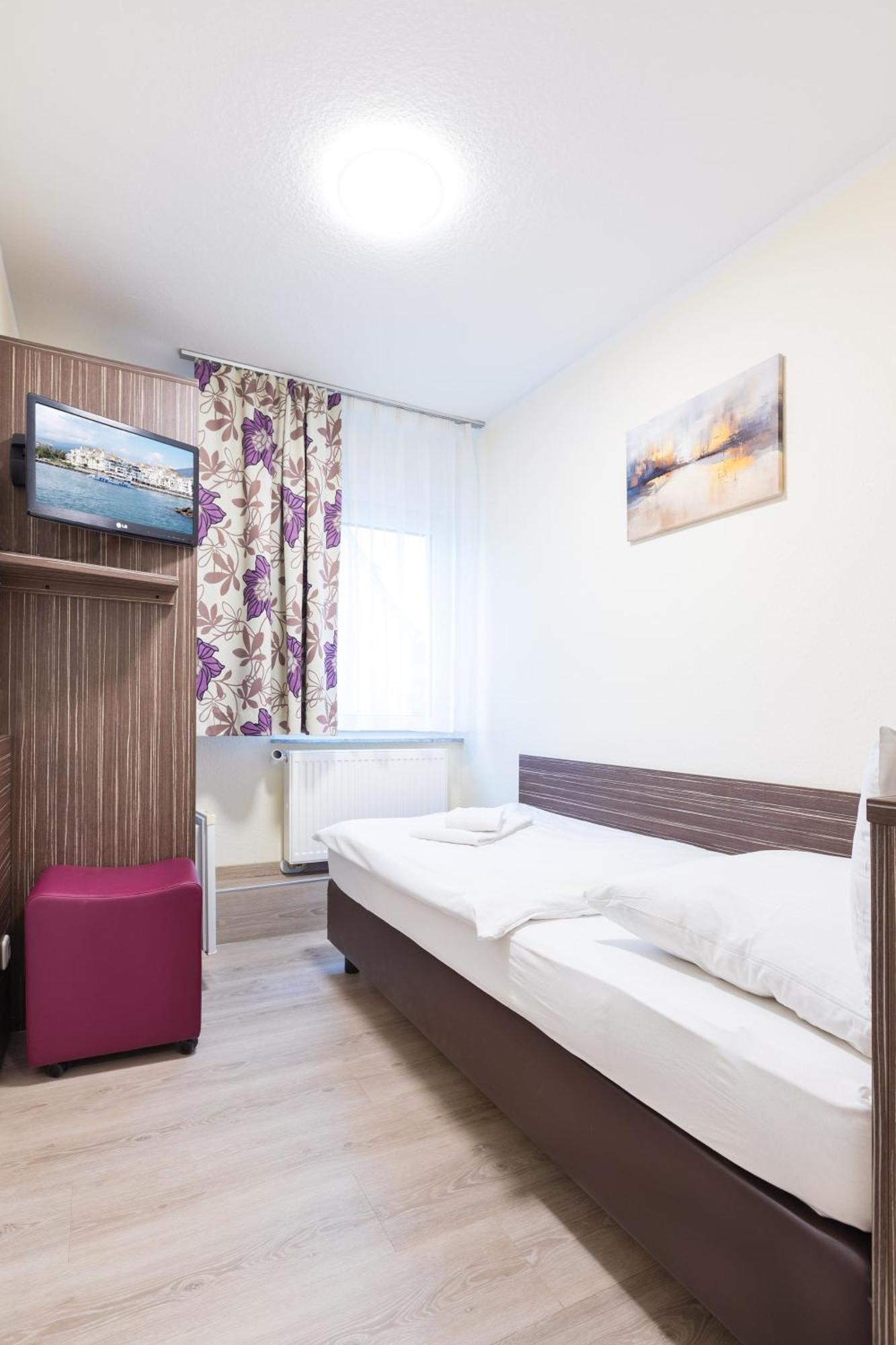 Pension Altes Backhaus Herzogenaurach Exterior photo