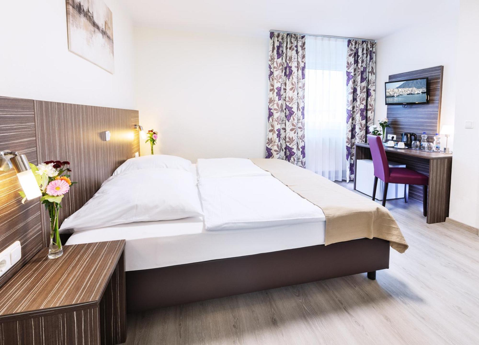 Pension Altes Backhaus Herzogenaurach Exterior photo