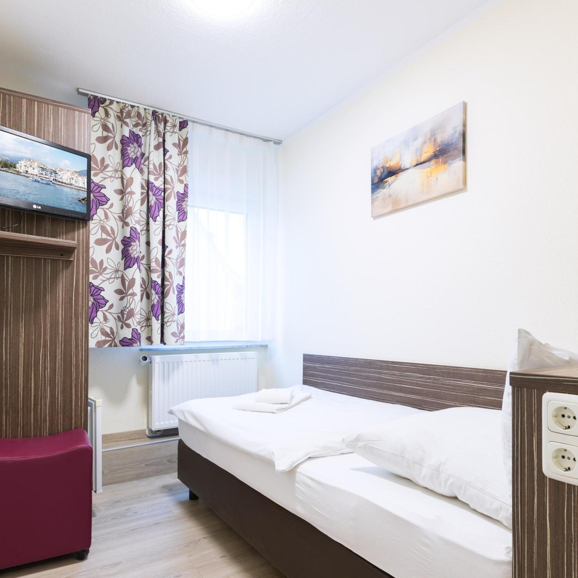 Pension Altes Backhaus Herzogenaurach Exterior photo
