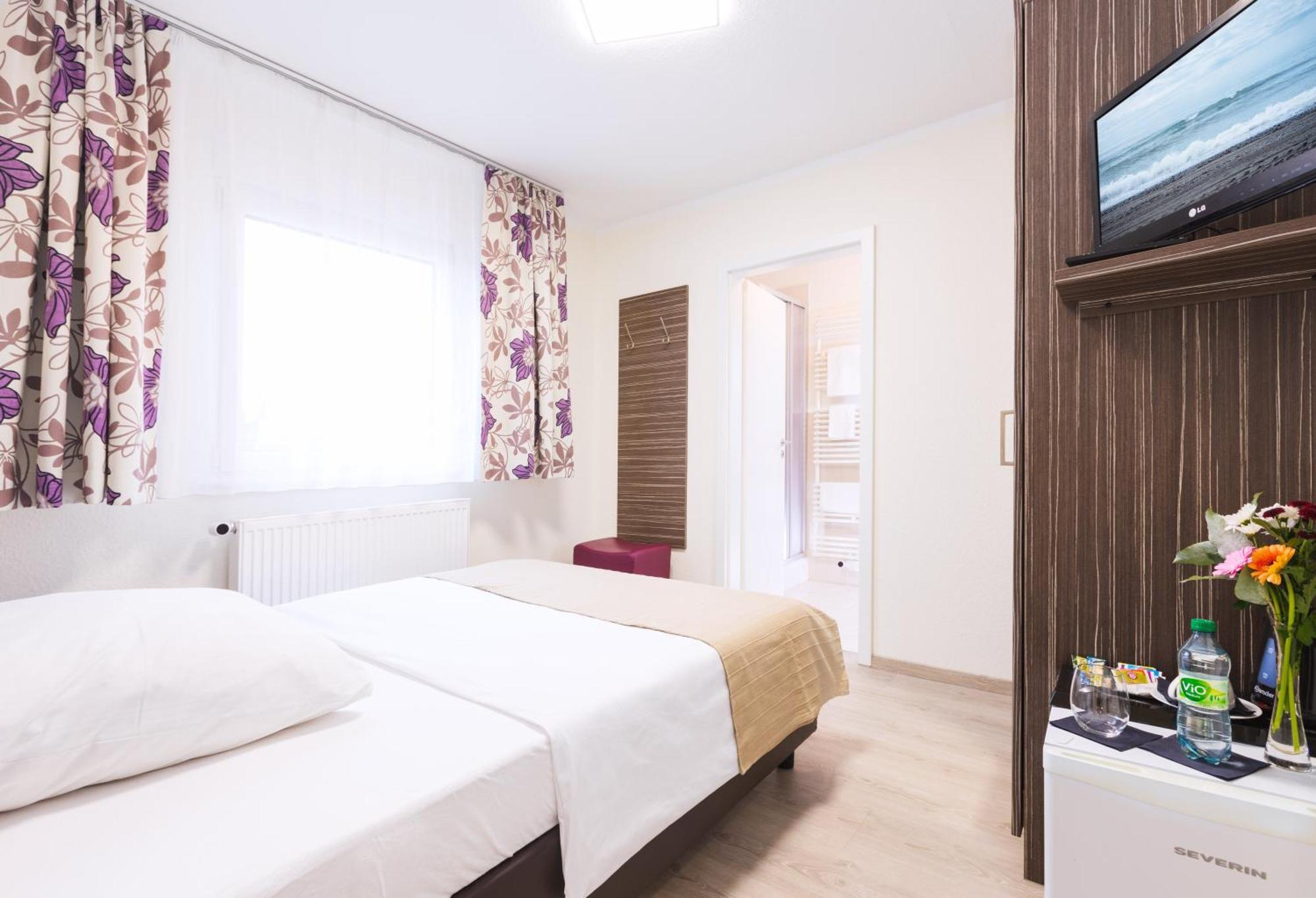 Pension Altes Backhaus Herzogenaurach Exterior photo