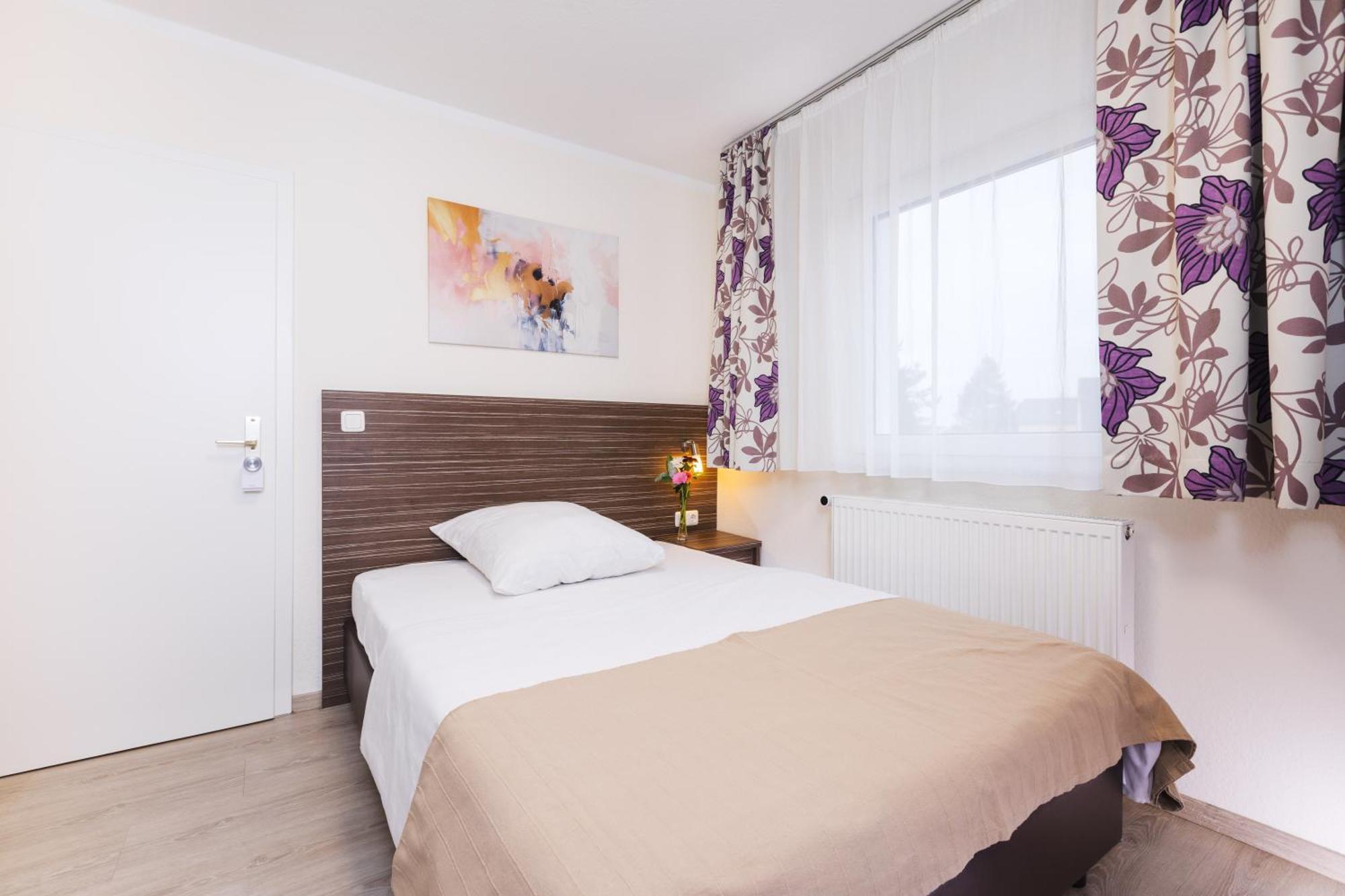 Pension Altes Backhaus Herzogenaurach Exterior photo